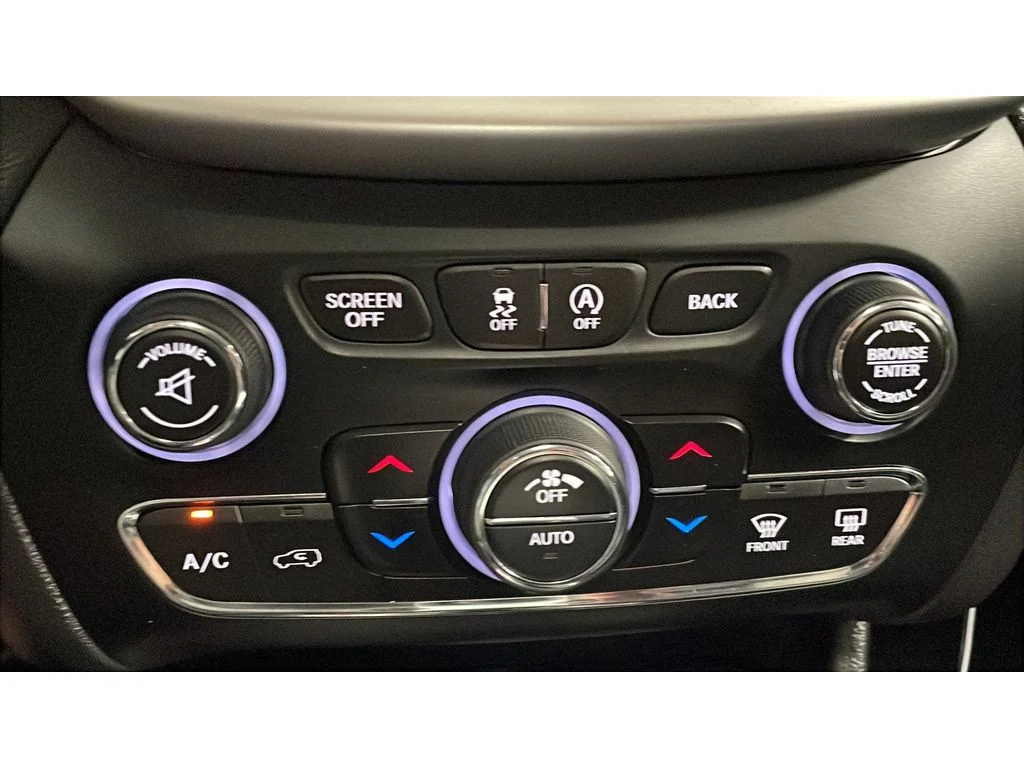 Used 2016 Bright White Clearcoat Jeep Trailhawk image 14