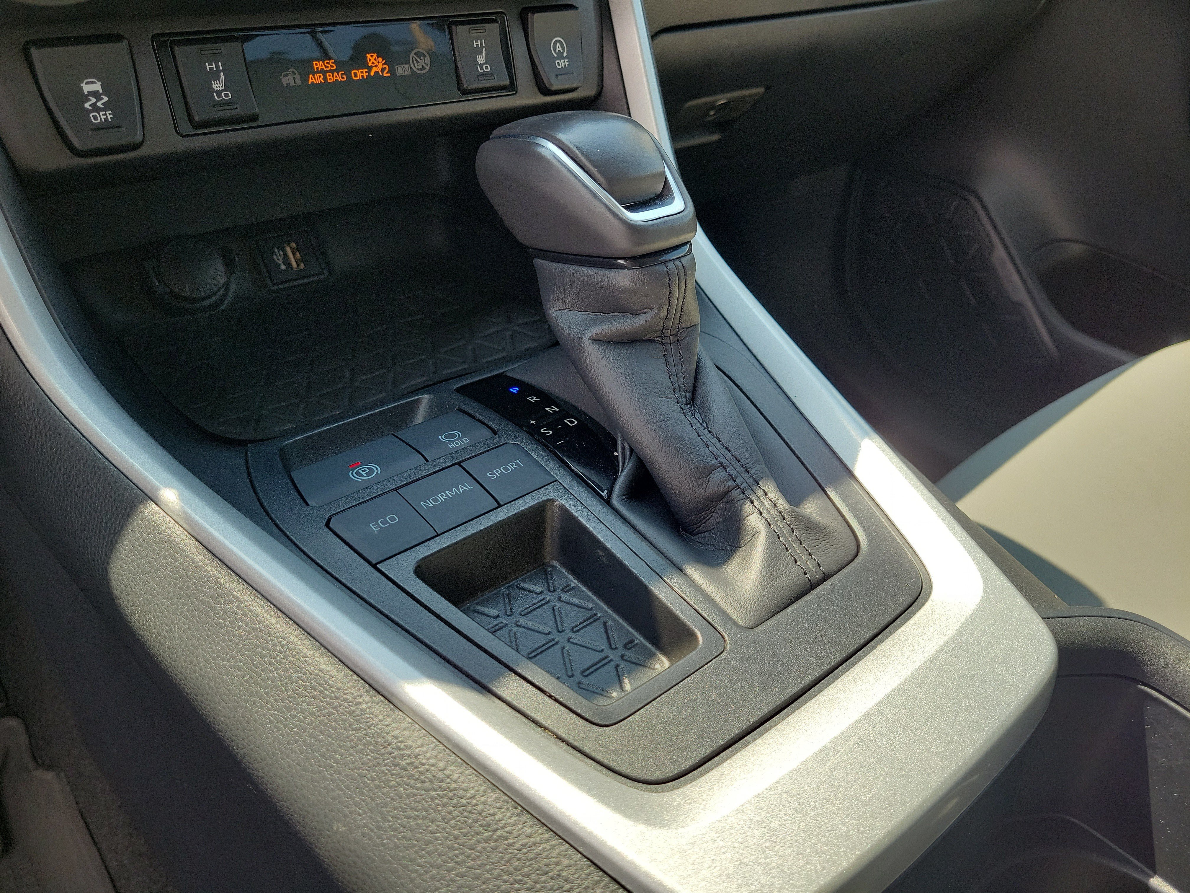 Used 2025 Pearl Toyota XLE Premium image 22