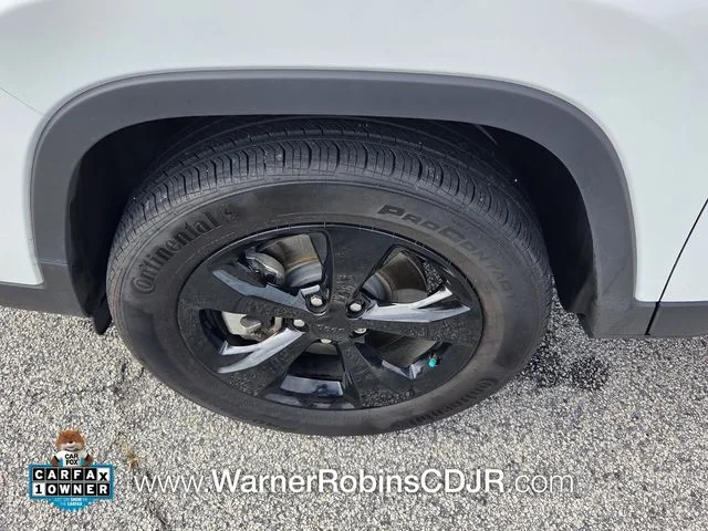 Used 2023 White Jeep Altitude image 18