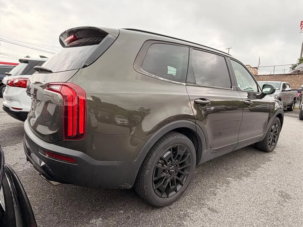 Used 2022 Green Kia EX image 5