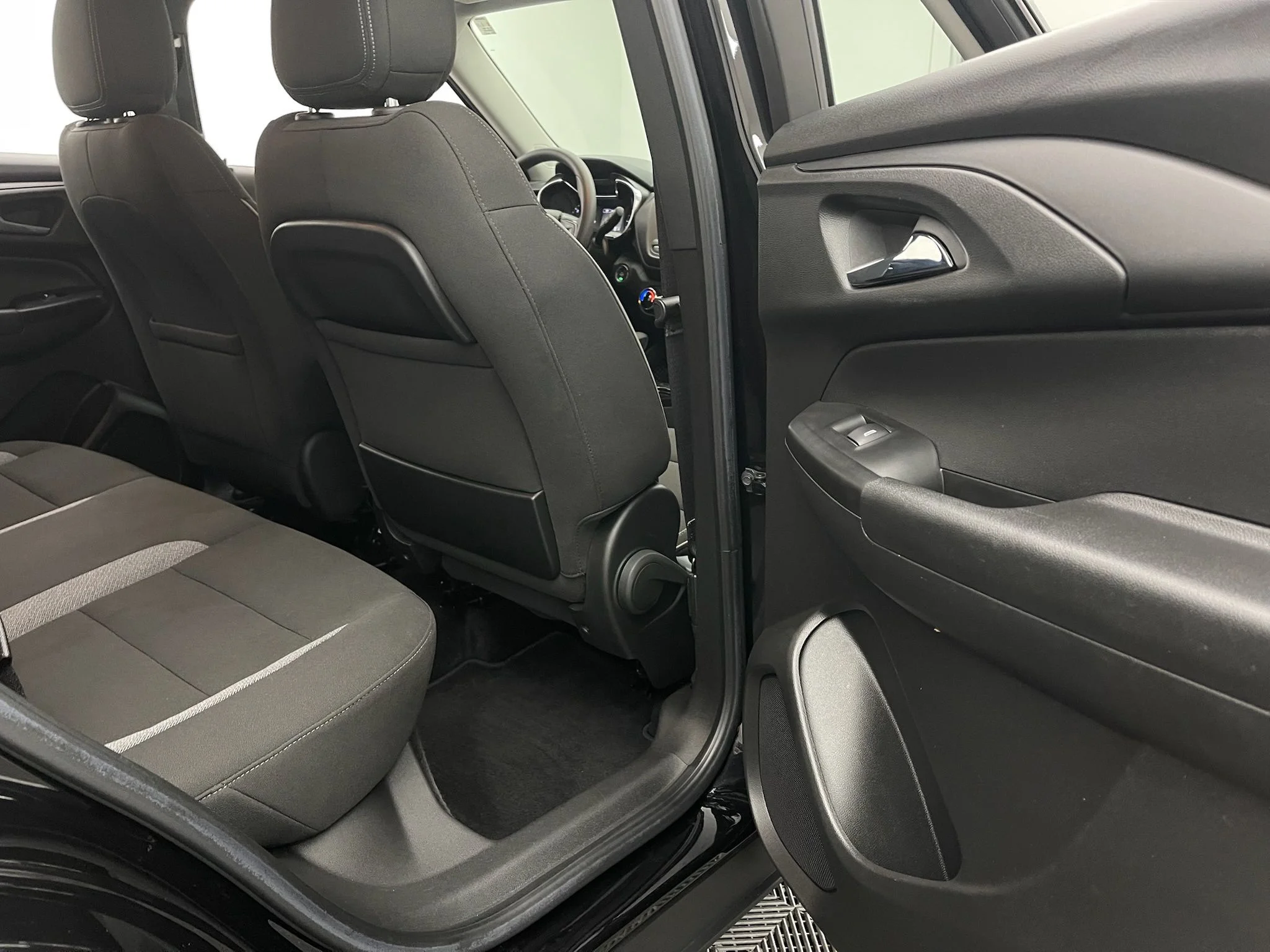 Used 2022 Mosaic Black Metallic Chevrolet LT image 32