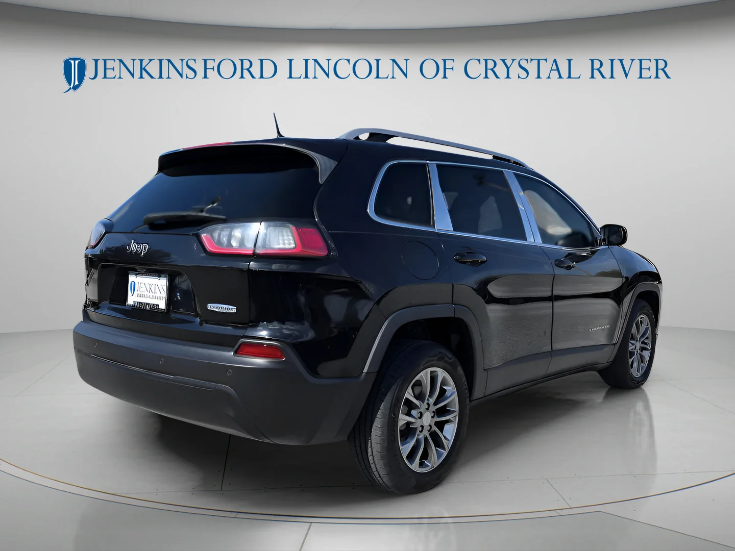 Used 2019 Diamond Black Crystal Pearlcoat Jeep Latitude Plus image 6