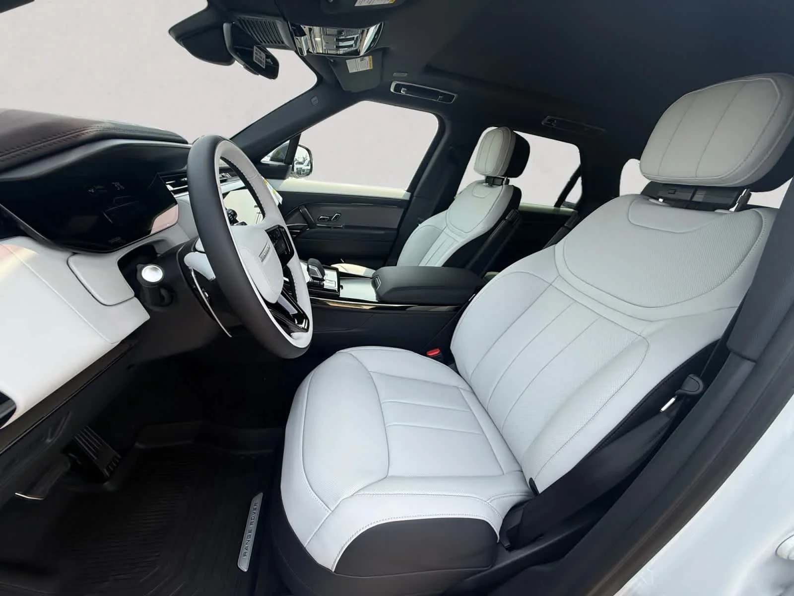 New 2026 Fuji White Land Rover Dynamic SE image 9