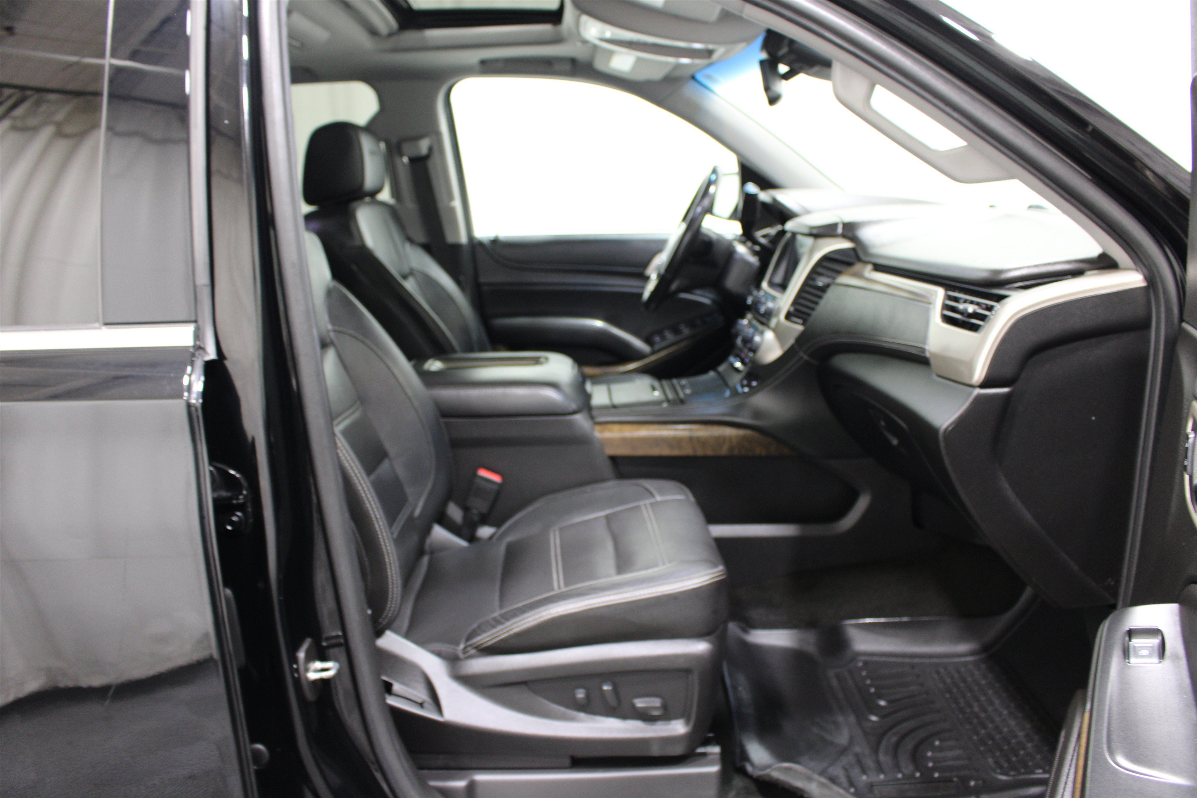 Used 2018 Onyx Black GMC Denali image 30