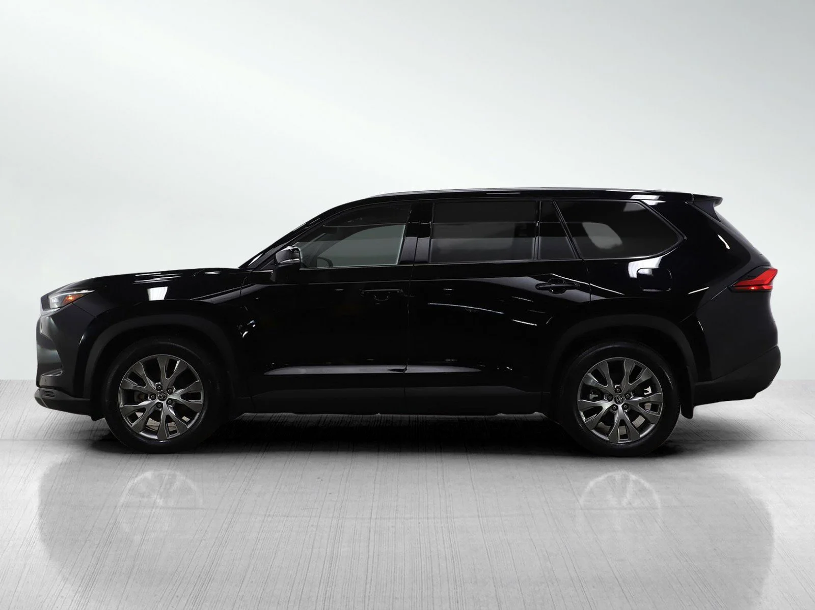 Used 2024 Toyota Grand Highlander Hybrid Limited with VIN 5TDACAB52RS028628 for sale in Burnsville, Minnesota