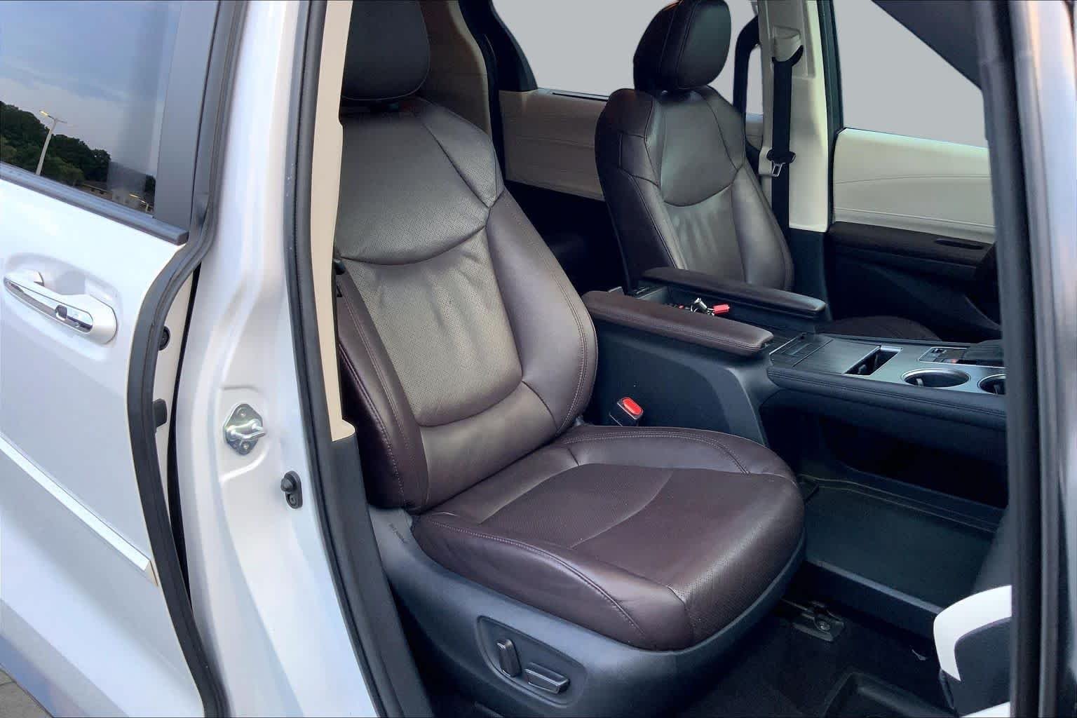 Used 2023 Wind Chill Pearl Toyota Platinum image 8
