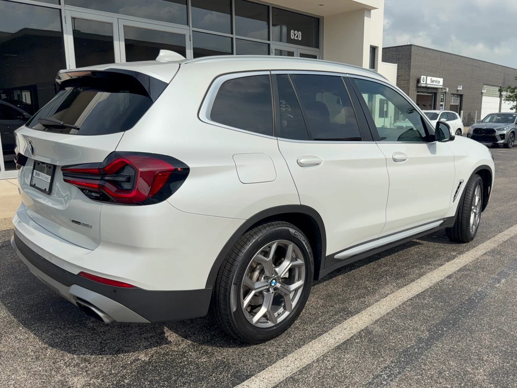 Used 2022 MINERAL WHITE BMW xDrive30i image 3