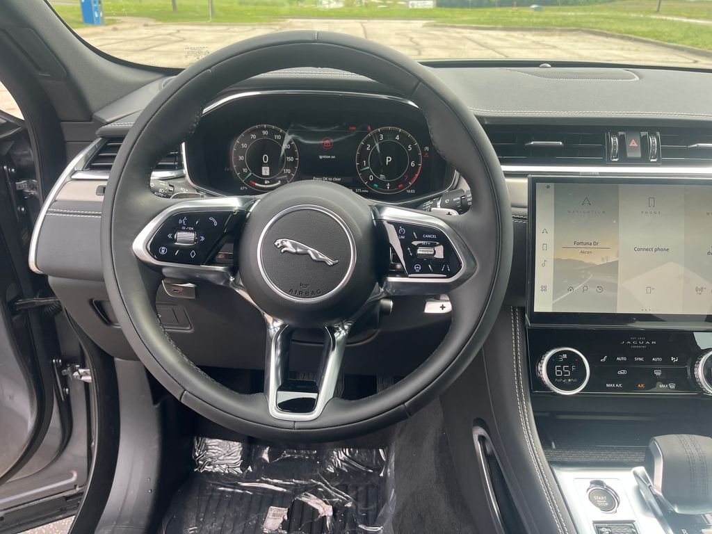New 2026 Eiger Grey Jaguar P250 R-Dynamic S image 15