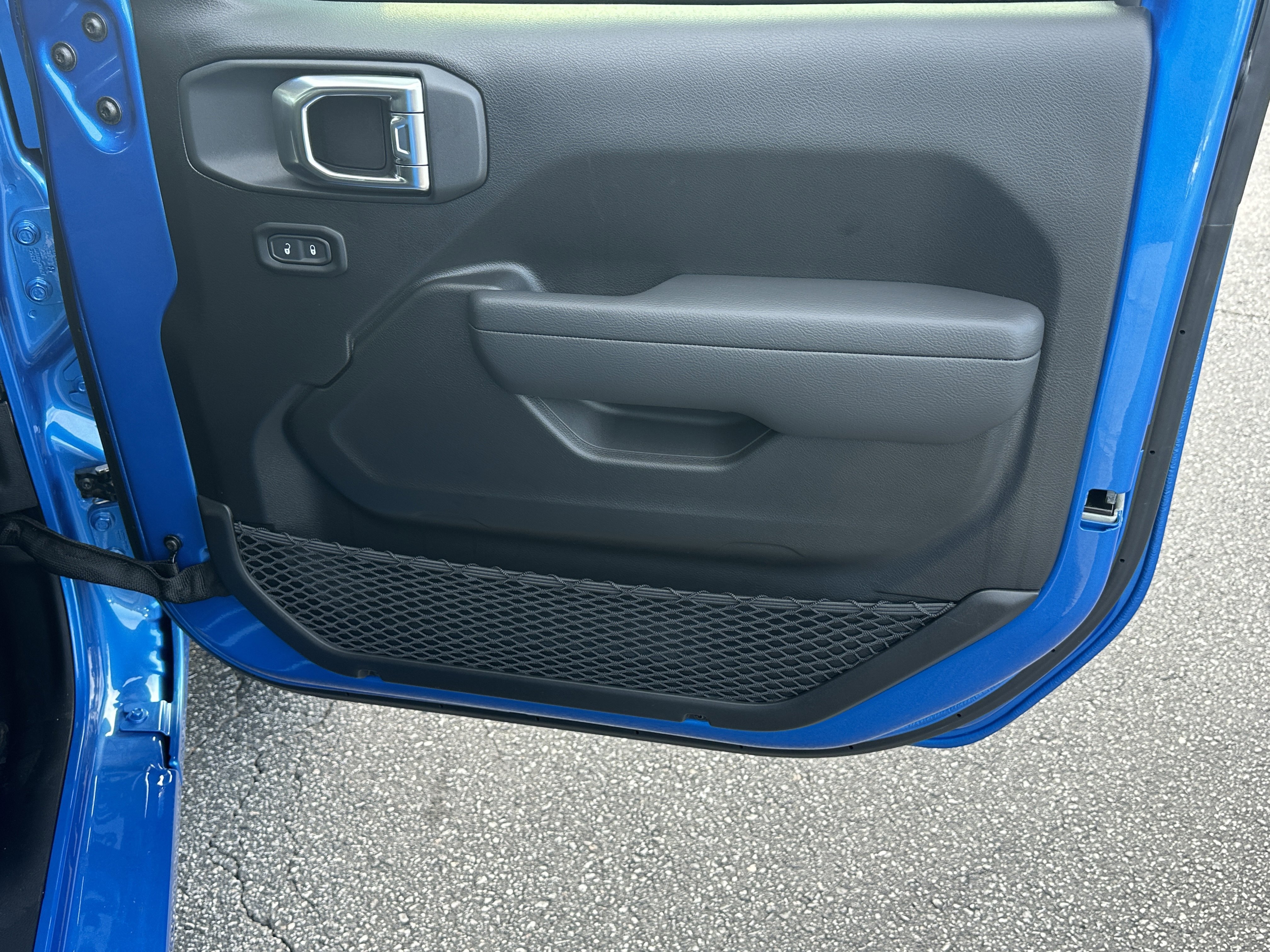 New 2026 Hydro Blue Pearl-Coat Exterior Paint Jeep Sport S image 15