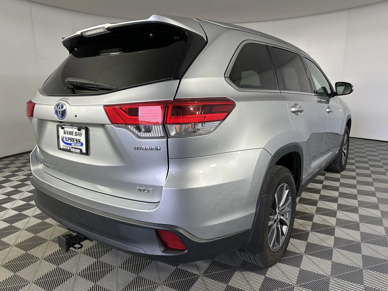 Used 2019 Celestial Silver Metallic Toyota XLE image 7