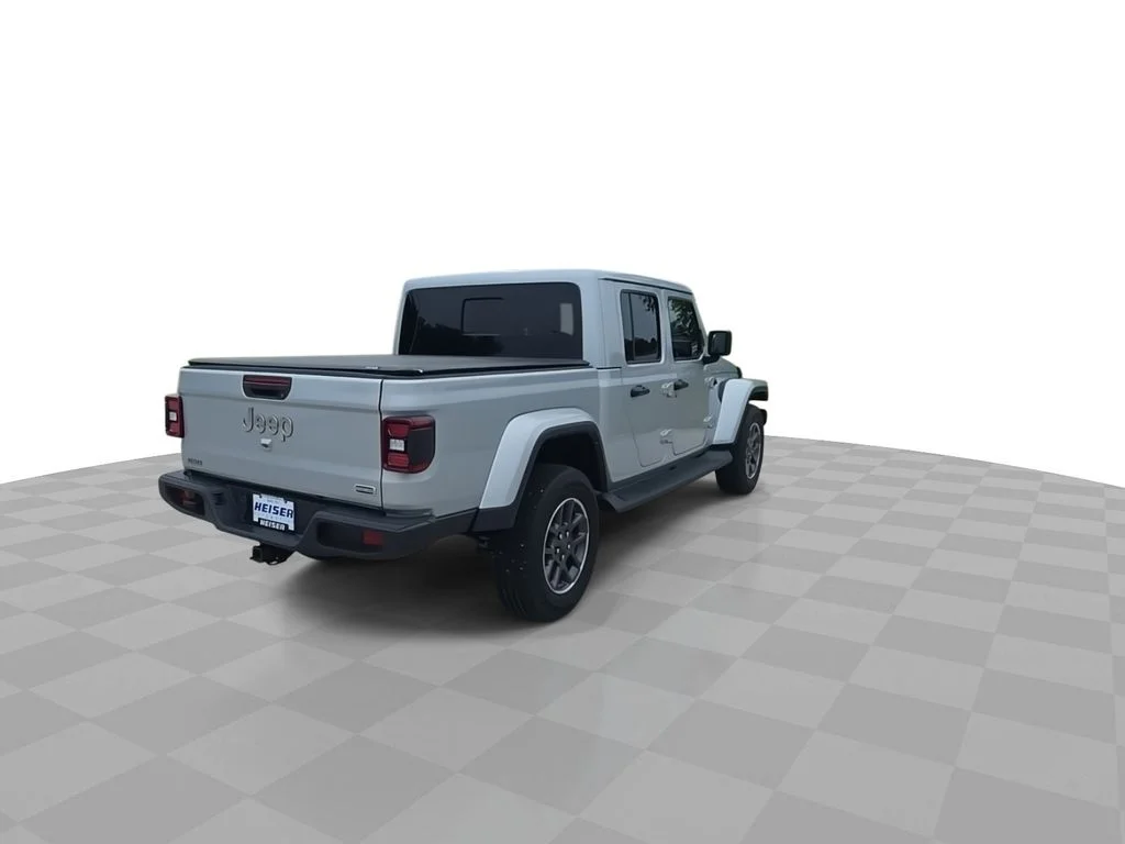 Used 2022 Silver Jeep Overland image 8