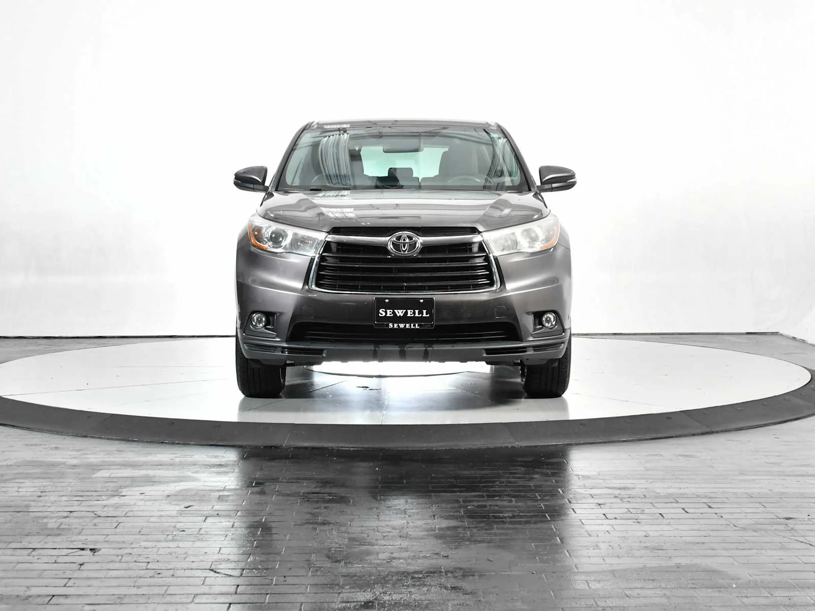 Used 2015 Predawn Gray Mica Toyota LE image 9