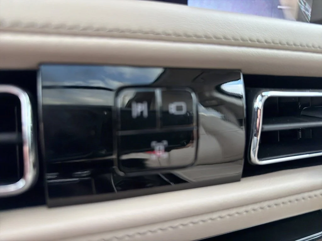 Used 2023 Pristine White Lincoln Reserve image 21