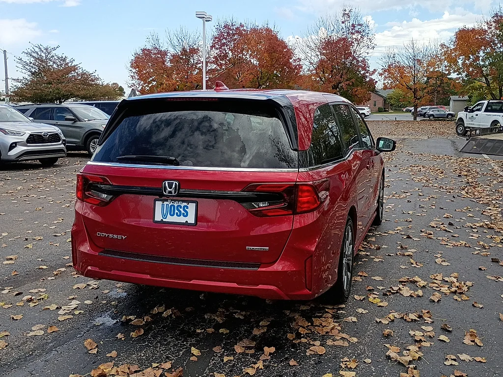 2025 Honda Odyssey Touring, photo 2 of 12