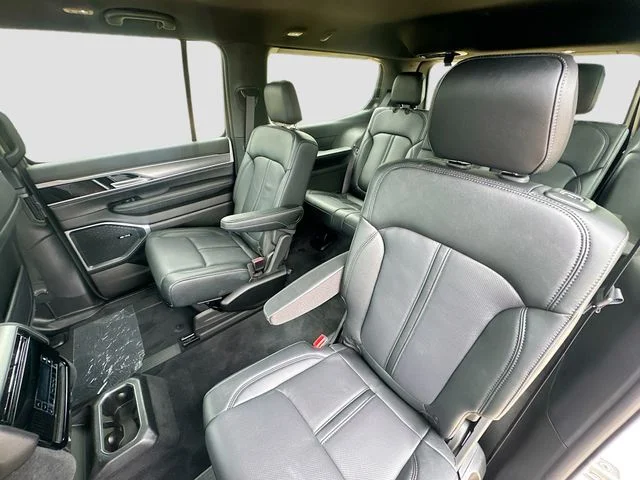 New 2026 Bright White Clear-Coat Exterior Paint Jeep Limited Altitude image 29