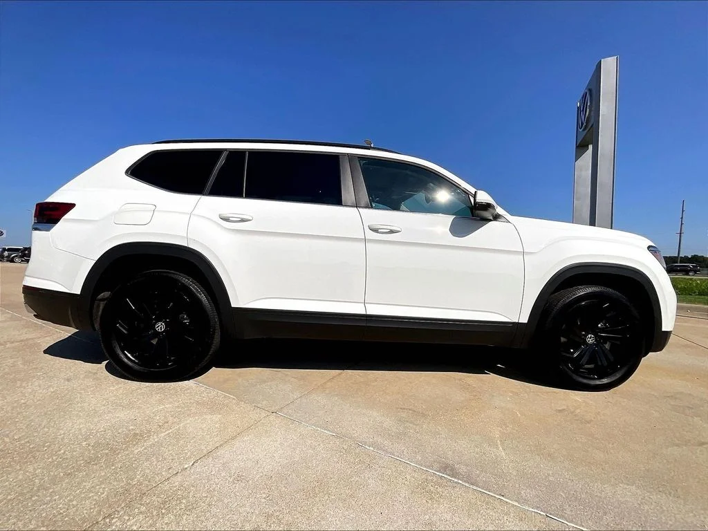 Used 2023 White Volkswagen 2.0T SE w/Technology image 6