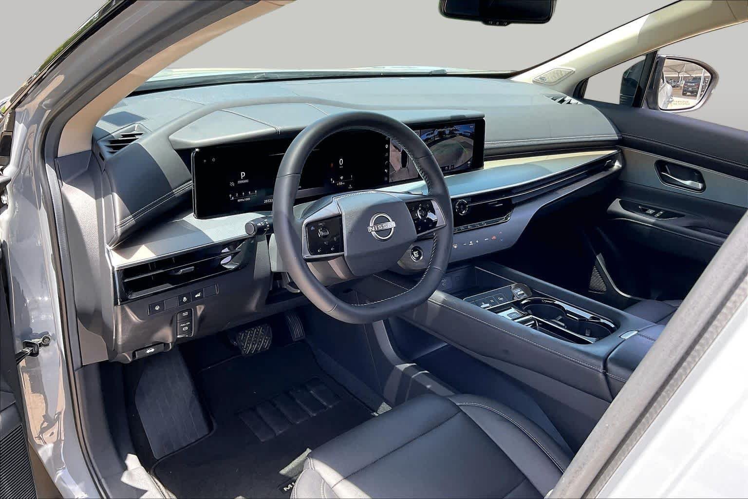 Used 2025 Boulder Gray Pearl/Super Black Nissan SL image 17