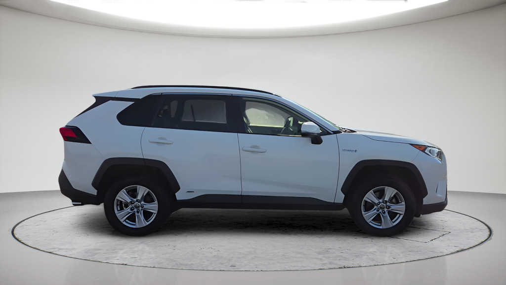 Used 2021 White Toyota XLE image 5