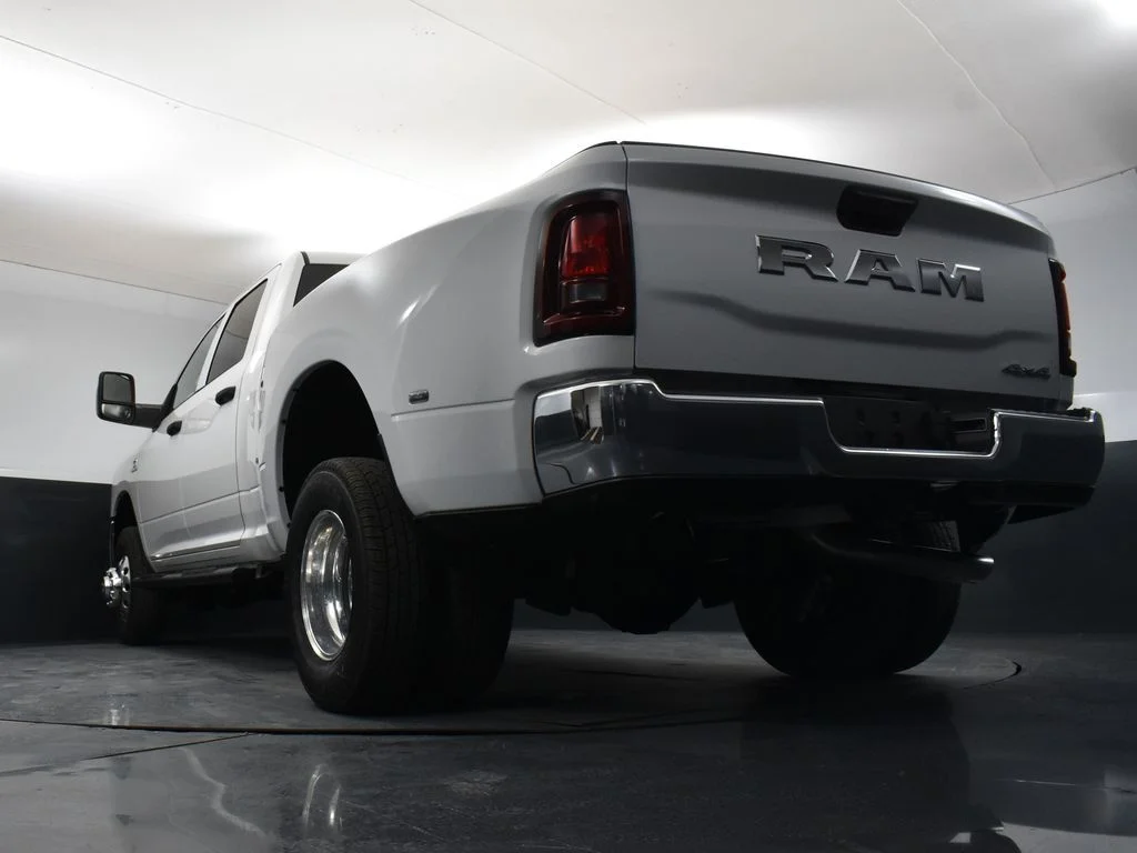 New 2026 Bright White Clear-Coat Exterior Paint RAM Tradesman image 30
