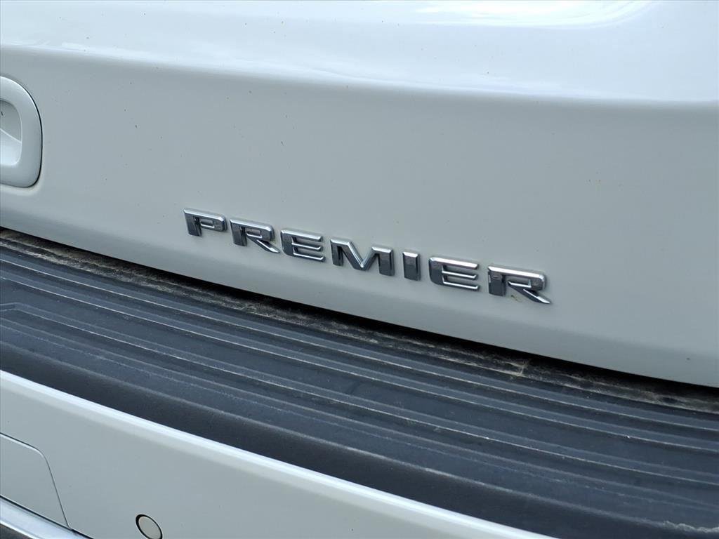Used 2023 Iridescent Pearl Tricoat Chevrolet Premier image 6