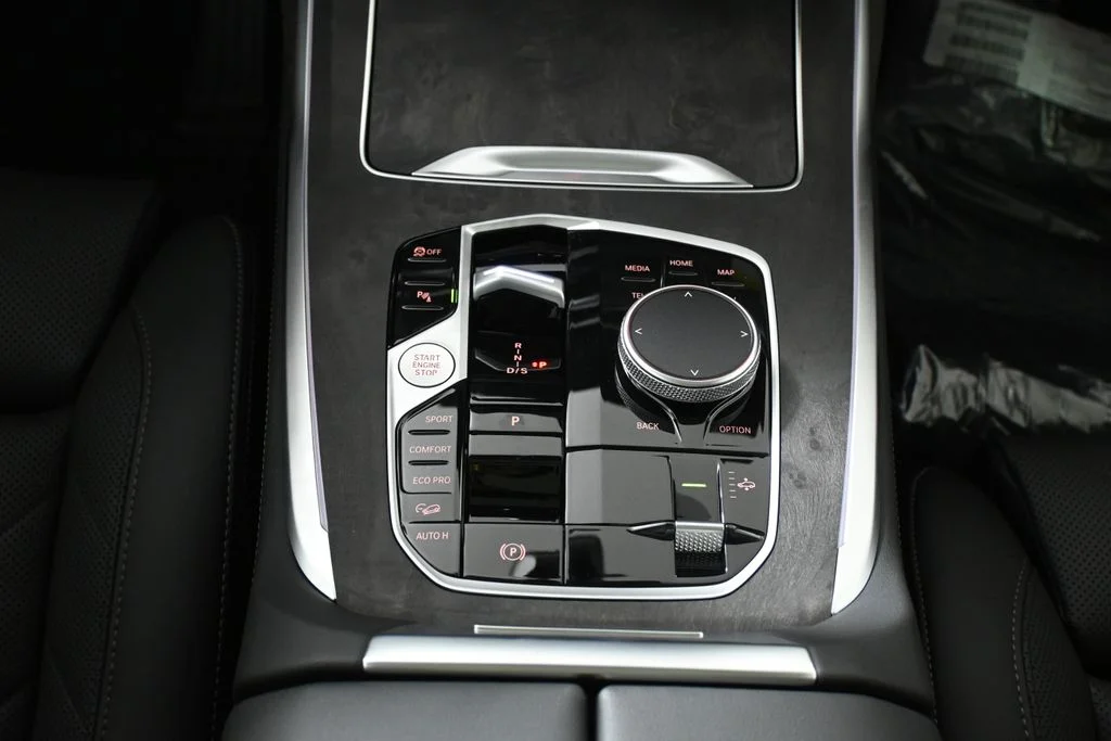 Used 2027 White BMW xDrive40i image 24