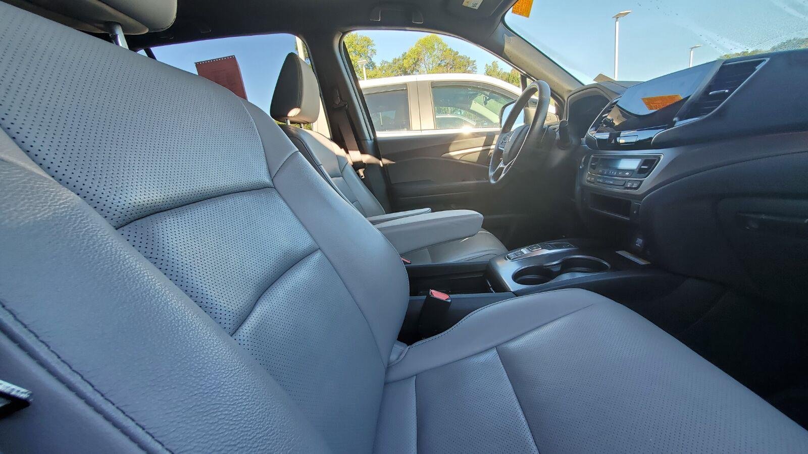 Used 2023 Platinum White Pearl Honda EX-L image 4
