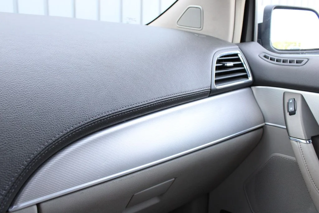 Used 2012 Beige Lincoln Base image 21