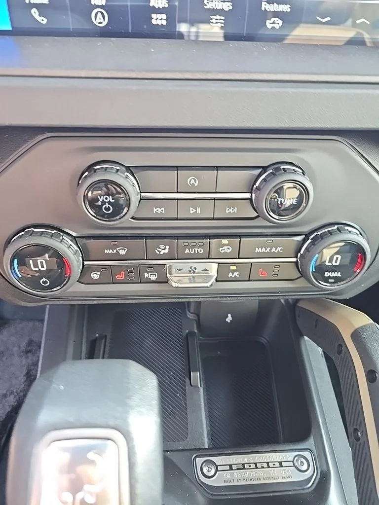 New 2026 Avalanche Gray Ford Badlands® image 19