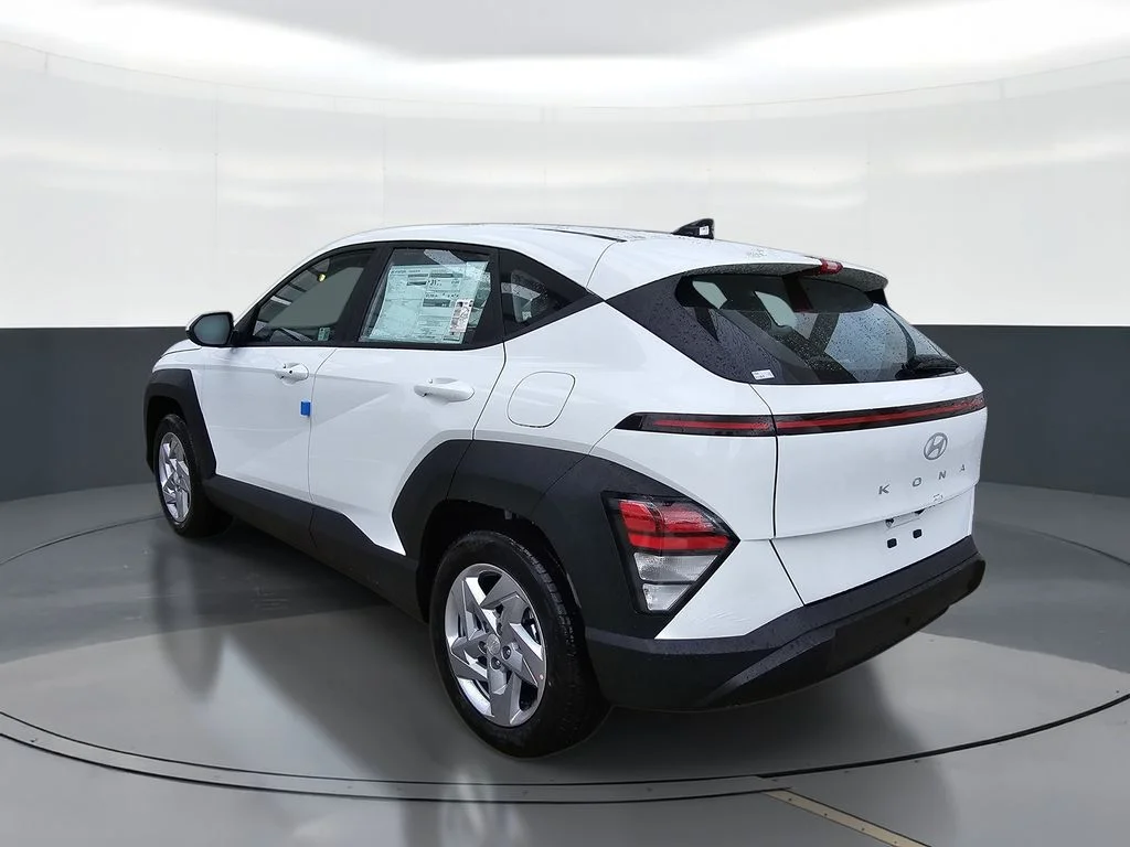 New 2027 White Hyundai SE image 4