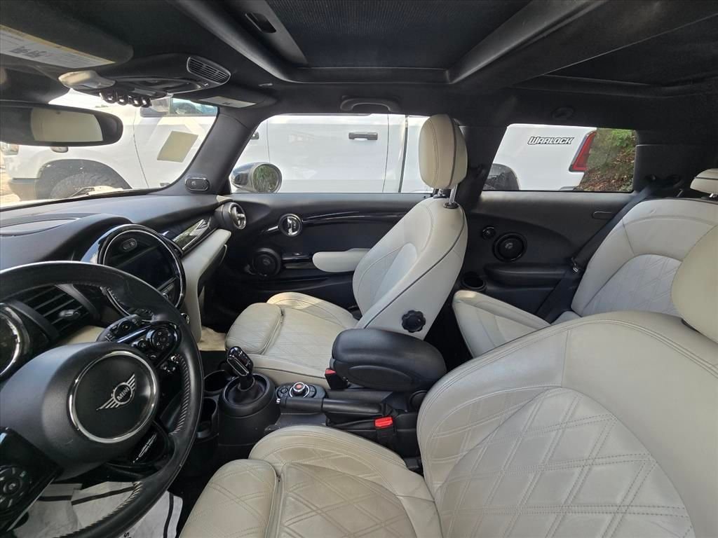Used 2020 White MINI Classic image 4