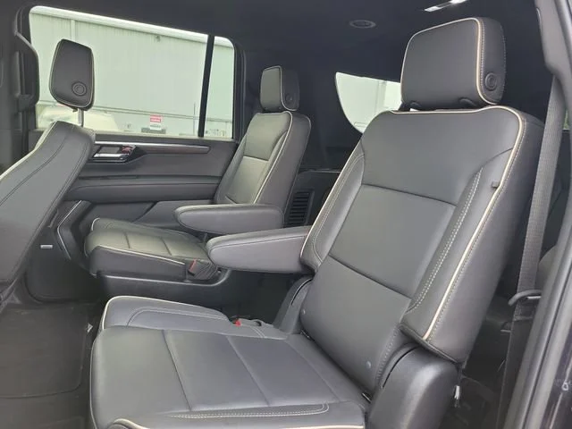 2025 Chevrolet Suburban Premier - Photo 14