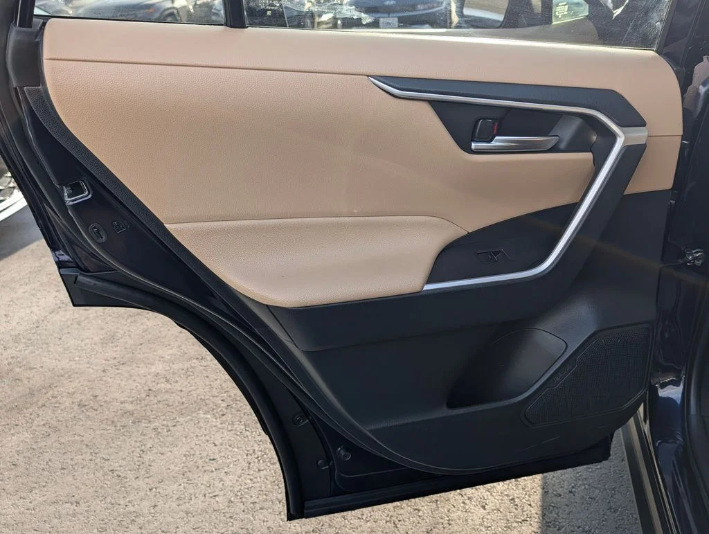 2025 Toyota RAV4 XLE - Photo 15