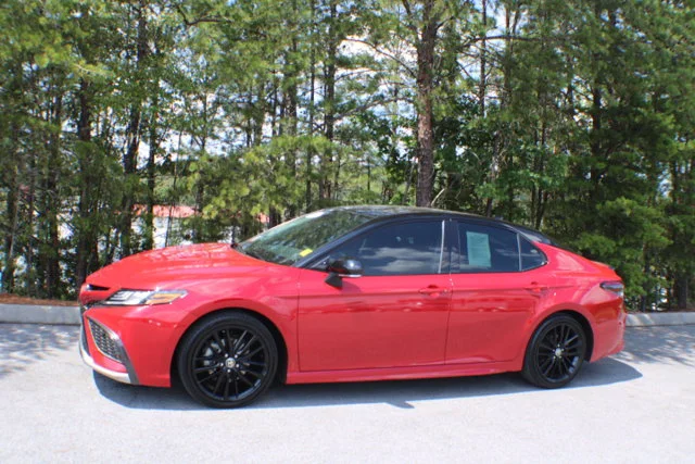 Used 2022 Supersonic Red/Midnight Black Metallic Toyota XSE image 4