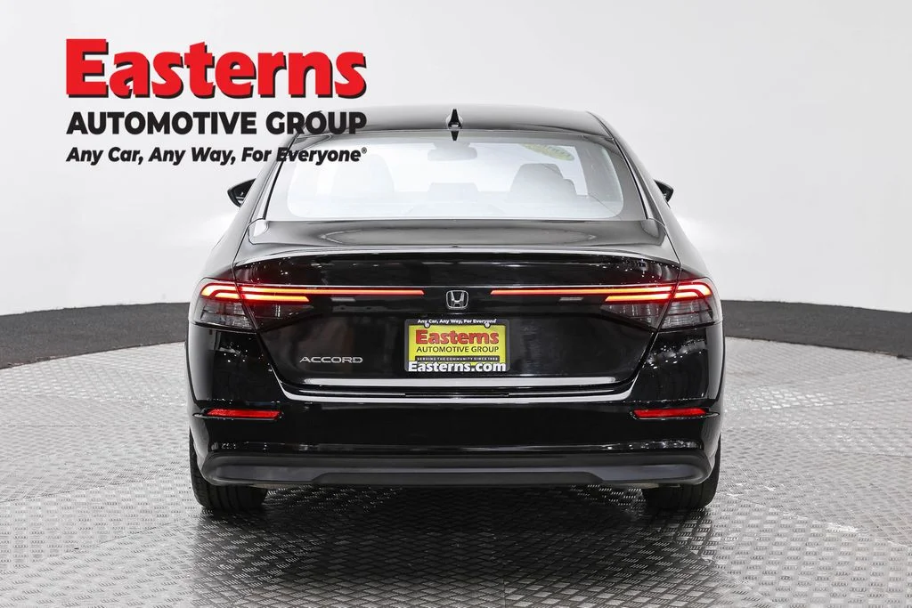 Used 2025 Black Honda SE image 6