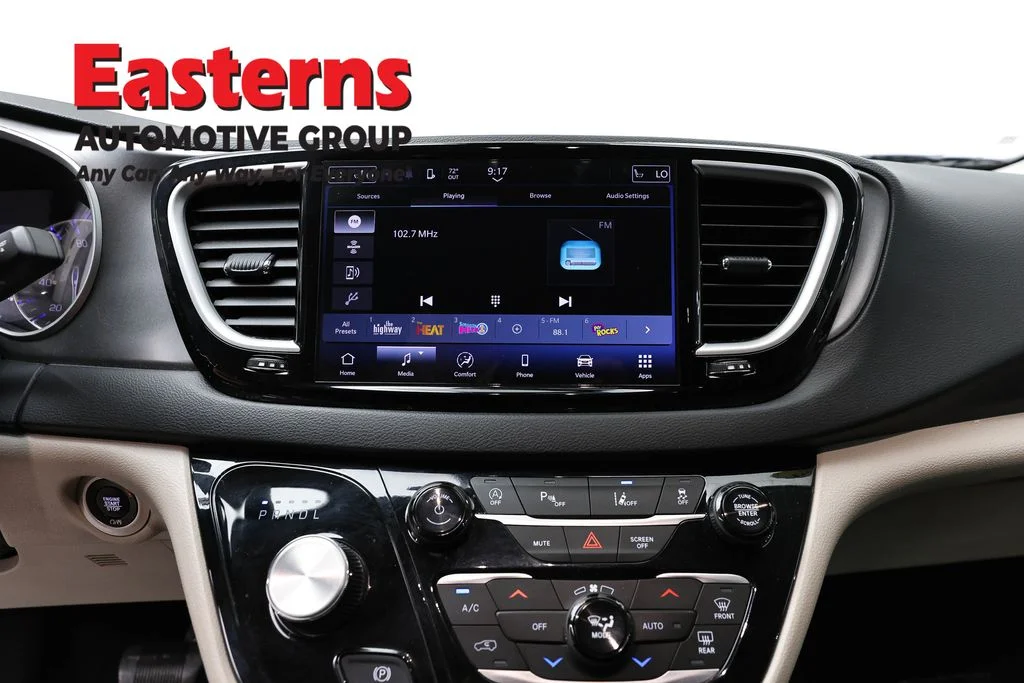 Used 2024 Silver Chrysler Touring L image 74
