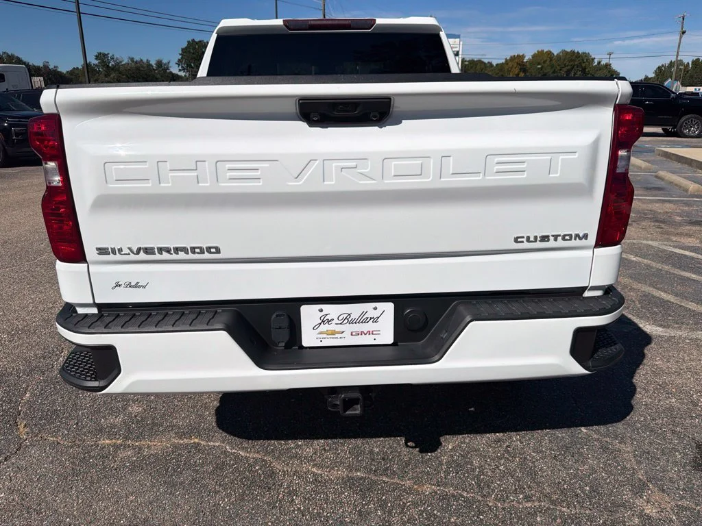 Used 2022 SUMMIT WHITE Chevrolet Custom image 4