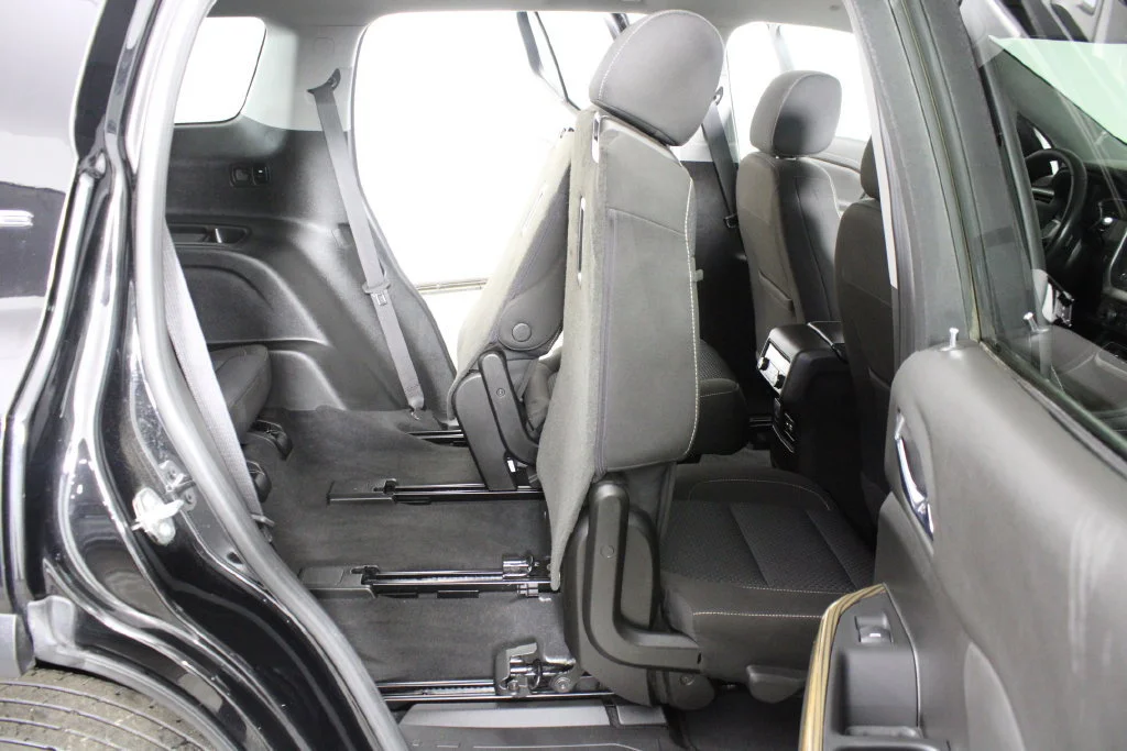 Used 2023 Ebony Twilight Metallic GMC SLE image 15