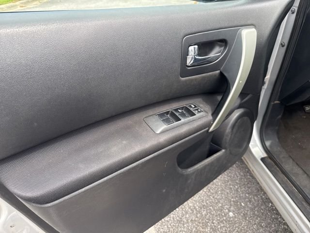 Used 2010 Silver Nissan S image 16