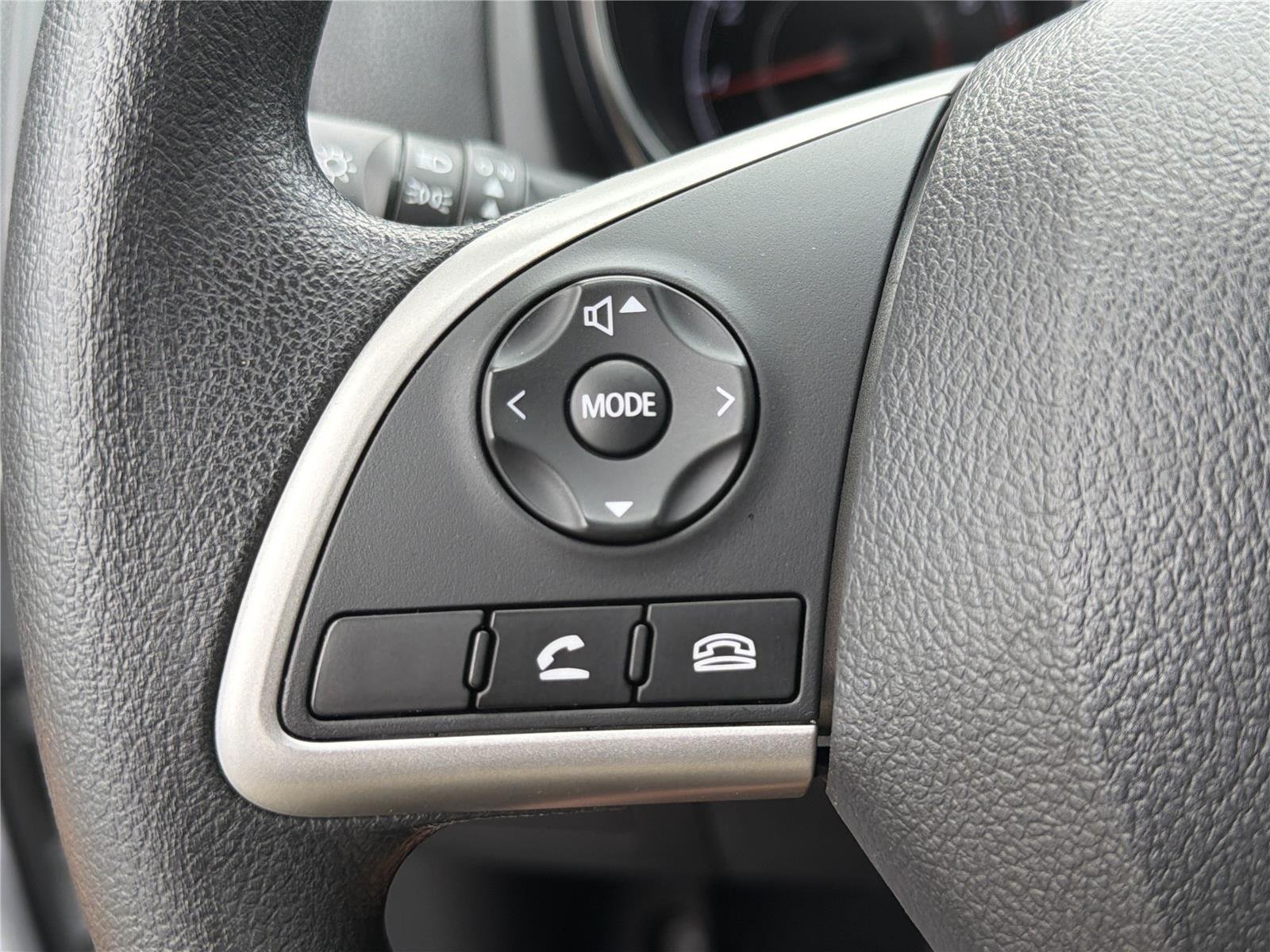 Used 2023 White Diamond Mitsubishi ES image 12