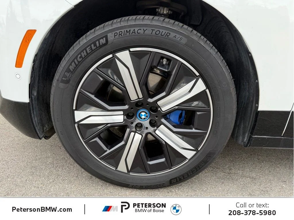 Used 2023 White BMW xDrive50 image 33