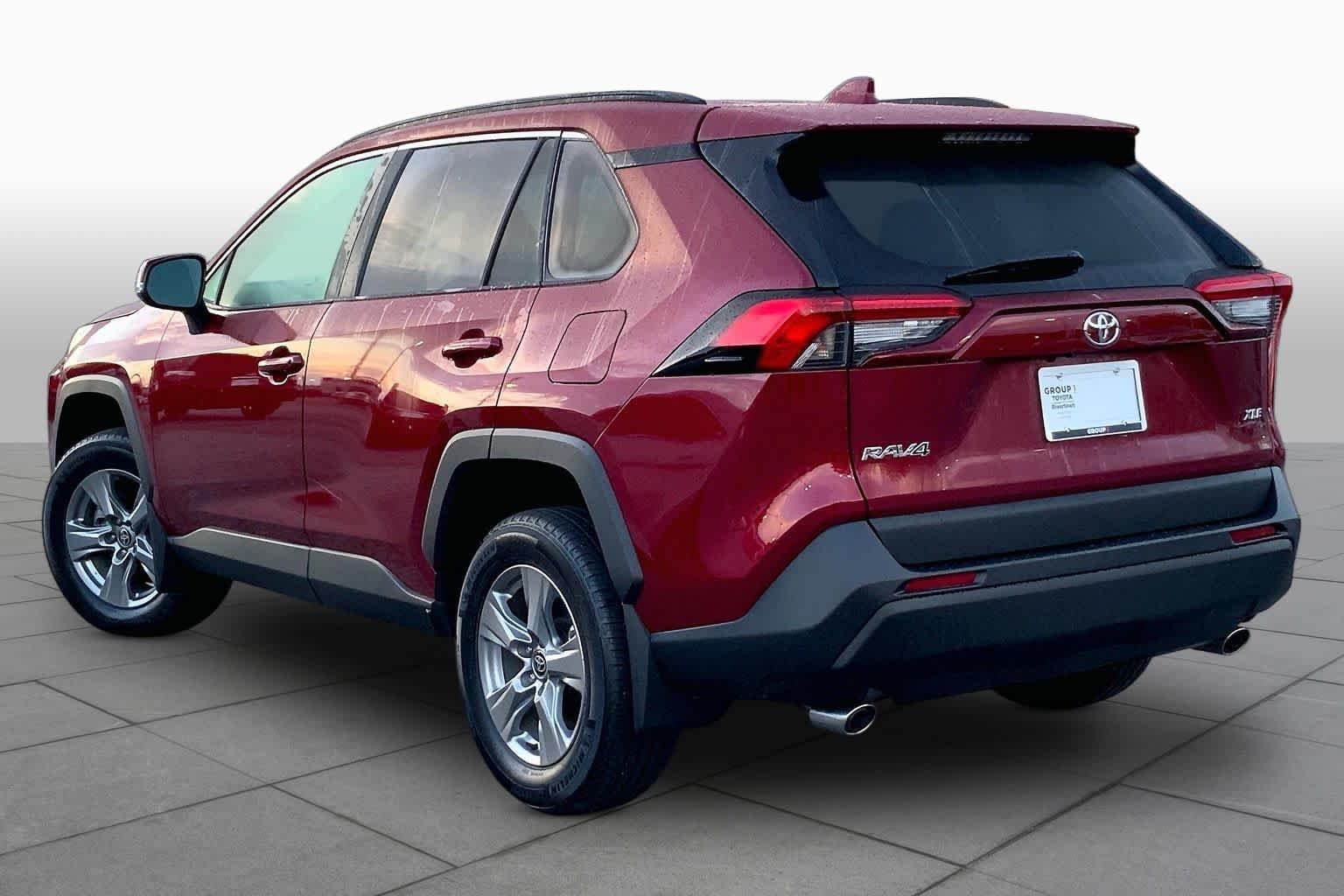 Certified Used 2025 Ruby Flare Pearl Toyota XLE image 12