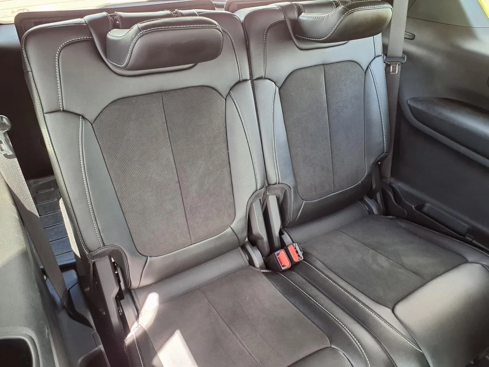 Used 2023 Silver Jeep Altitude image 22