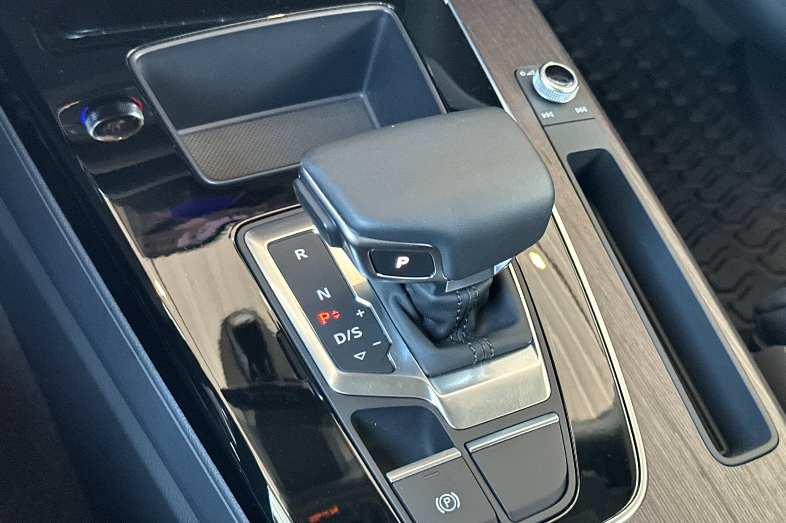 Used 2025  Audi 45 S line Premium image 23