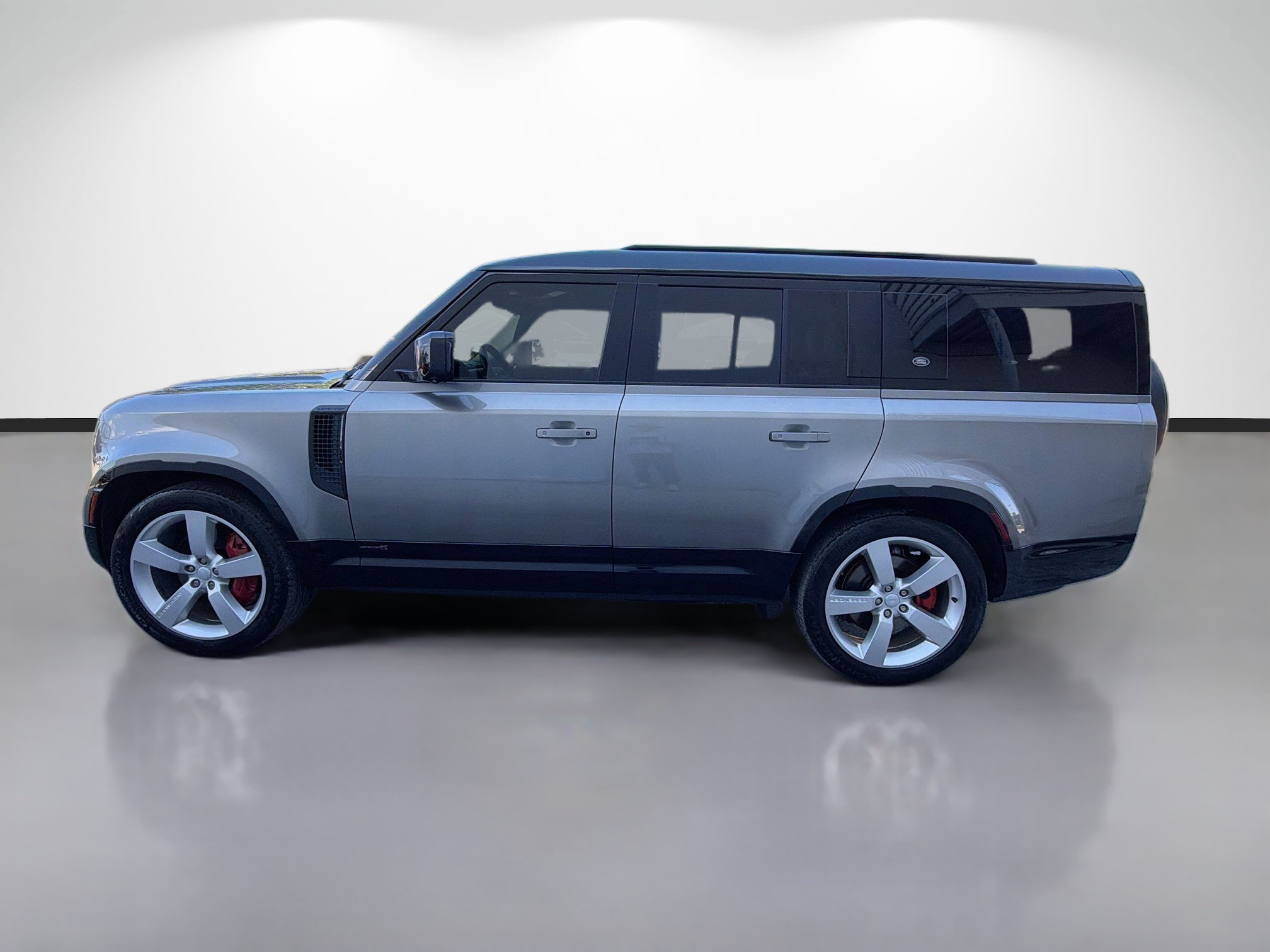 Used 2023 Silicon Silver Premium Metallic Land Rover X image 2