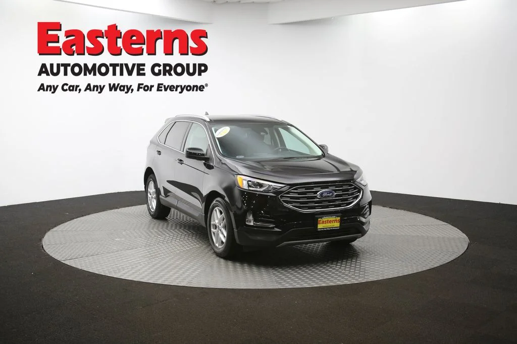 Used 2022 Black Ford SEL image 49