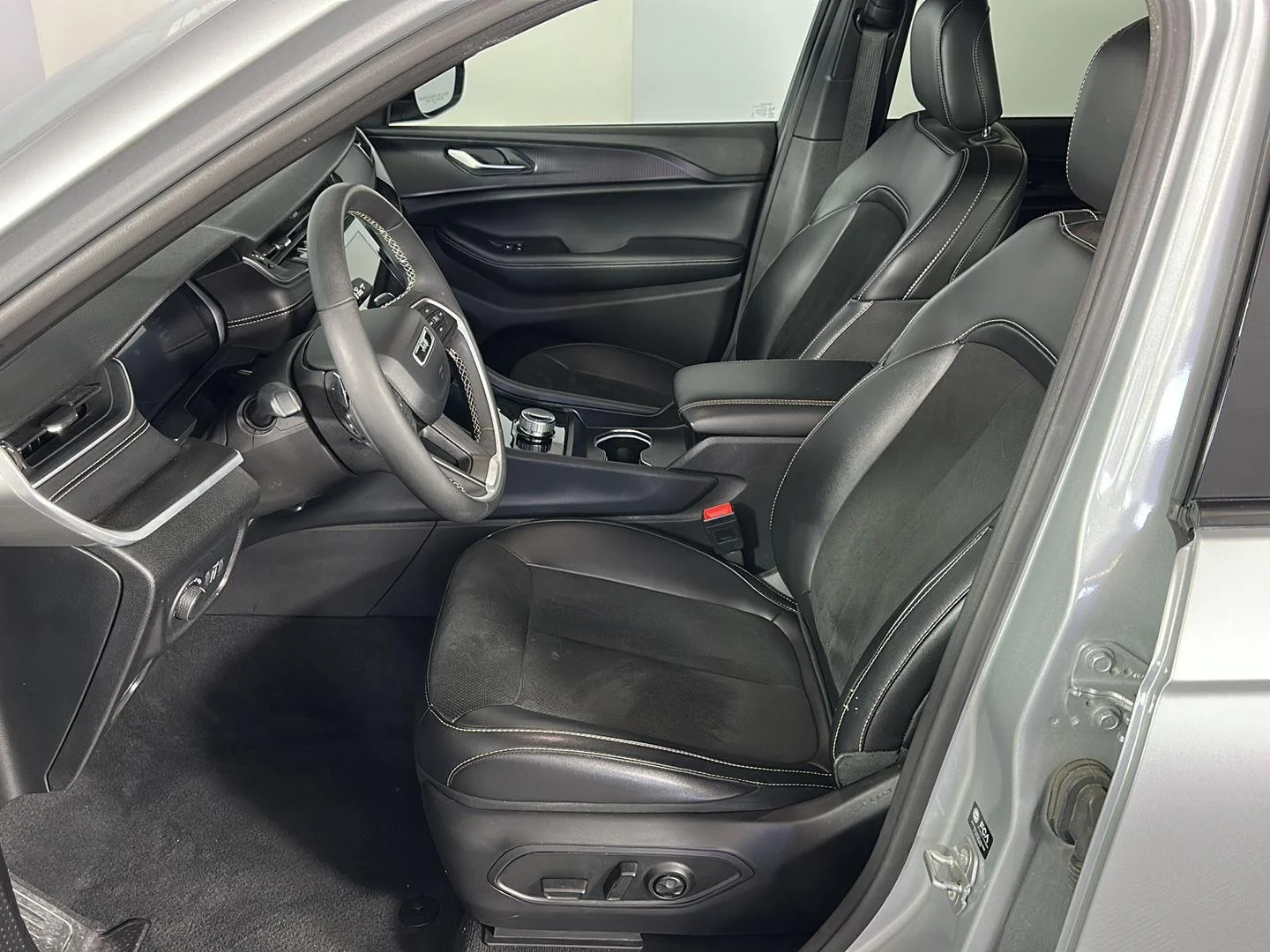 Used 2025 Silver Zynith Jeep Altitude X image 16