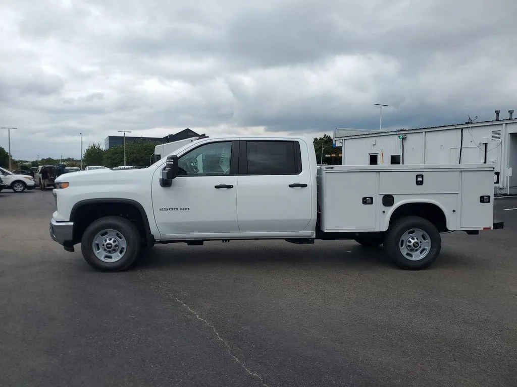 New 2026 Summit White Chevrolet WT image 16