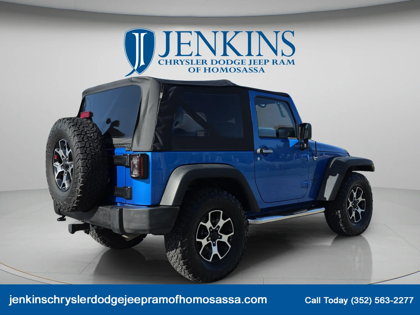 Used 2015 Hydro Blue Pearl Coat Jeep Sport image 4