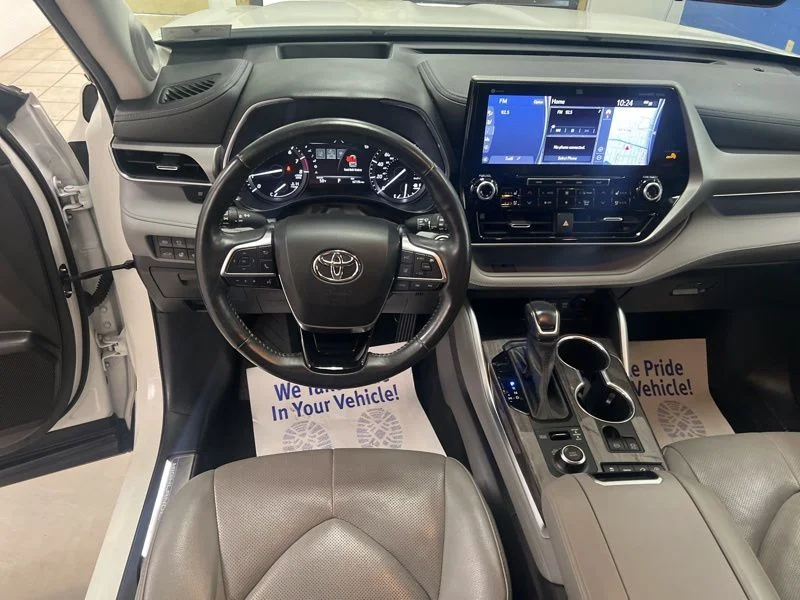 Used 2021 White Toyota Platinum image 29