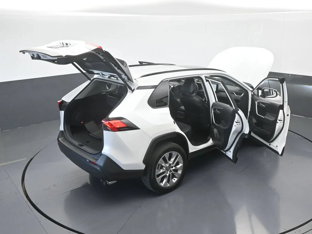Used 2025 White Toyota XLE Premium image 65
